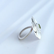 Load image into Gallery viewer, Peridot Bloom Ring