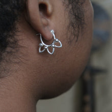 Load image into Gallery viewer, Amina- Hinge catch earrings